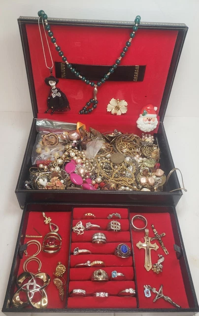 Vintage jewelry Box & Jewelery Lot 3+ Pounds Costume  Tangled Beads
