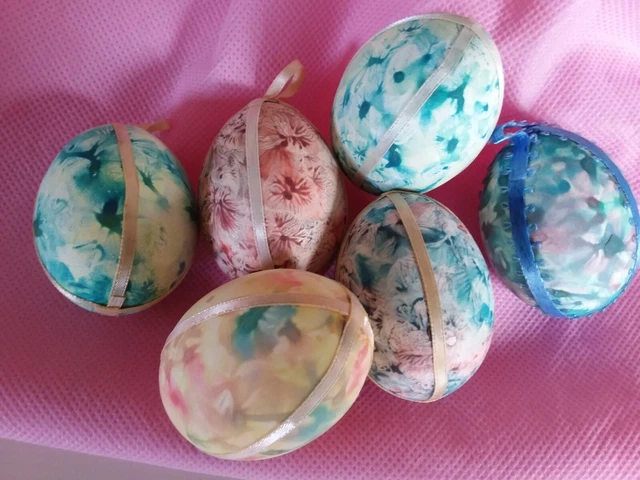 Huevos de pollo reales teñidos de Pascua media docena con cintas
