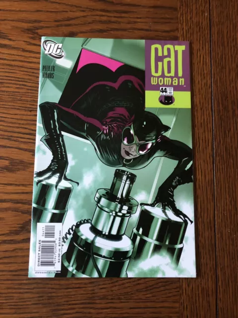 Catwoman #44 (2005) 9.4 NM DC High Grade Comic Book Adam Hughes Cover Smart Bomb
