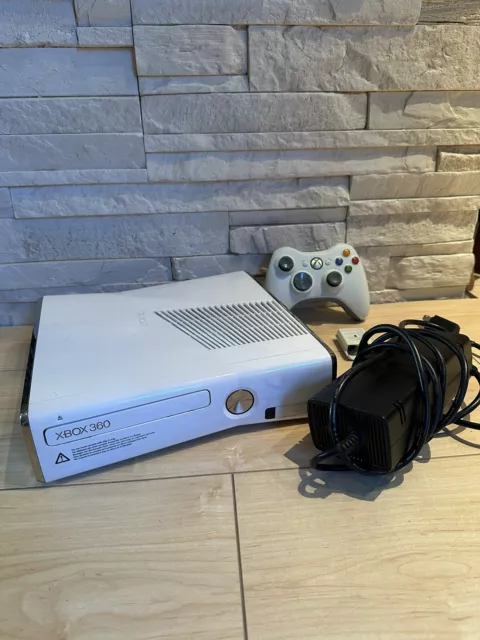 Microsoft Xbox 360 S Slim / 4GB Weiß (Special Edition) Konsole, guter Zustand