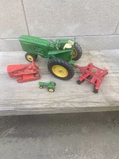Vintage ERTL John Deere Tractor 1/16 plus other farm equipment