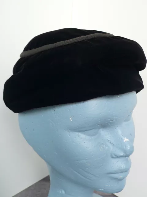 Ancien Chapeau De Femme En Velours Noir  - Vintage