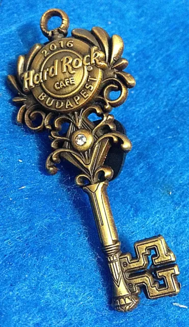 BUDAPEST ANTIQUE VICTORIAN BRONZE SKELETON KEY SERIES 2016 Hard Rock Cafe PIN LE