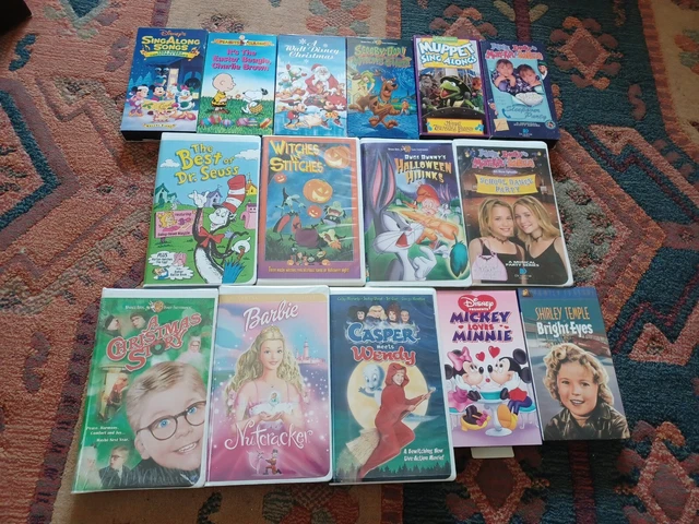 VHS TAPES LOT Of 15 Animated Vintage Disney Charlie Brown Bugs Bunny Dr 