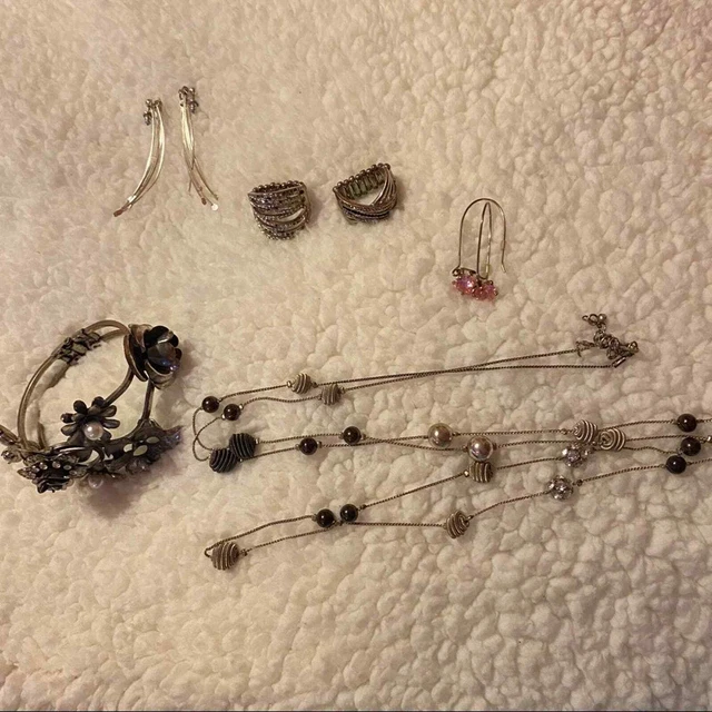 LOT of 6 Costume Jewelry Pieces Earrings Bracelet Necklace Ring