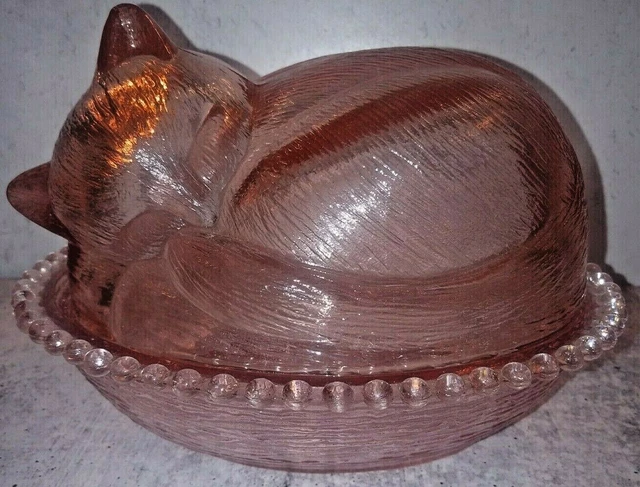 アンティーク】猫のミルクガラスキャンディディッシュCat on nest