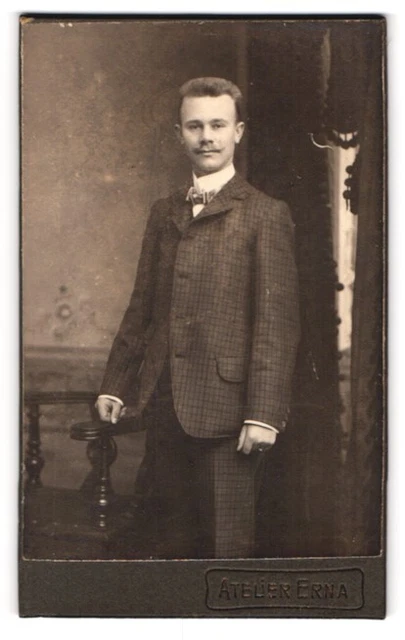 Fotografie Atelier Erna, Düsseldorf, Nordstr. 79, Portrait Herr mit Schnauzbart