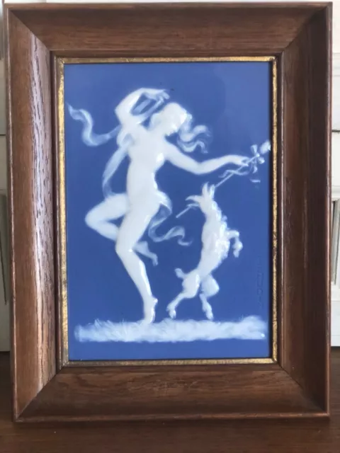 Plaque En Porcelaine de limoges Signé TSCHUDIN femme danseuse à la chèvre