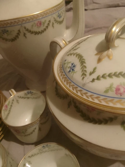 Lot de 4 anciennes assiettes en porcelaine fleuri et signé EG France de 23,6 cm