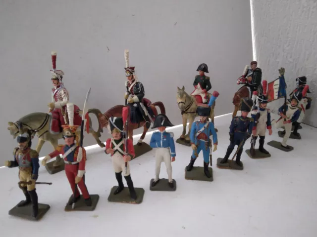 Stalux Empire Plastique  4 Cavaliers Et 8 Soldats En Tres Bon Etat
