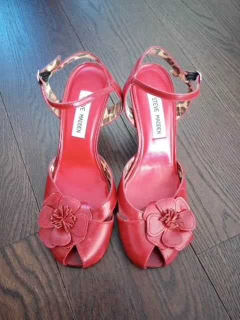 Steve Madden Red Leather Heels 7.5 Girlie Flower Peep Toe Ankle Strap 3" Heel