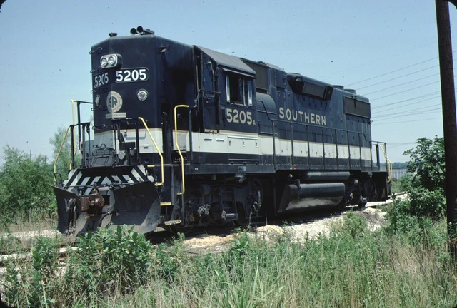 Southern EMD GP38-2 Kodachrome original Kodak Slide