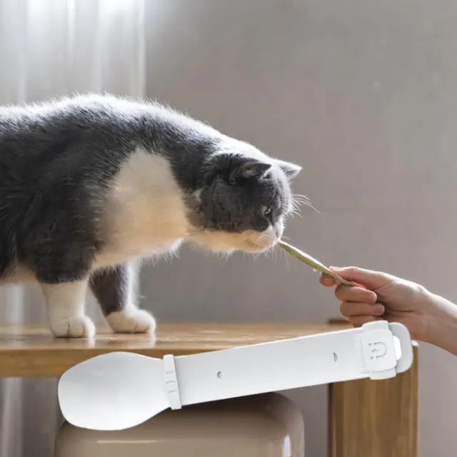 Cat Strip Squeezer Treat Dispenser Food Squeeze Cat Feeder Pet Feeding Spoon