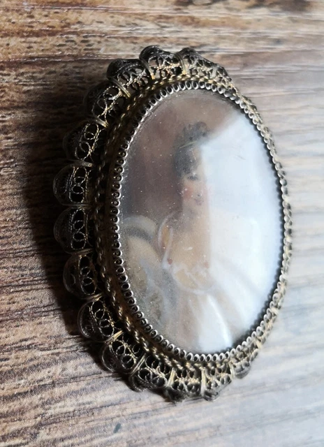 Broche vintage faite main originale en métal avec camée et hirondelle