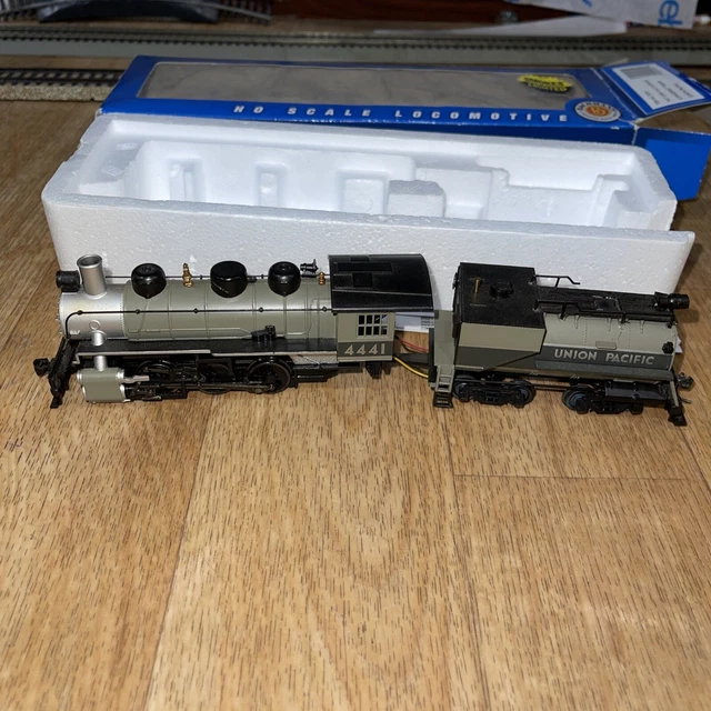 Bachmann Ho Scale Model Trains Union Pacific Steam Locomotive & Tank Tender 4441