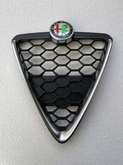 Griglia Scudo Cuore Giulietta My2016 Restyling Satinato Nido D’Ape Logo Nuovo