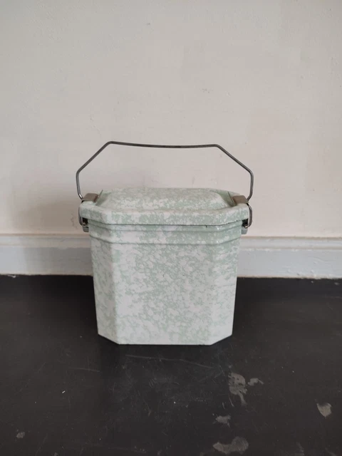 Gamelle portable d'ouvrier en tôle émaillée mouchetée vert pastel vintage - France