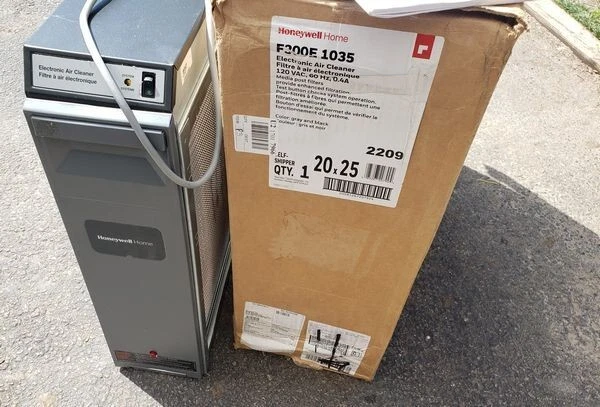 Honeywell Home F300e1035 Electronic Air Cleaner 120V 20H X 25W Honeywell Home F300e1035 Electronic Air Cleaner 120V 20H X 25W