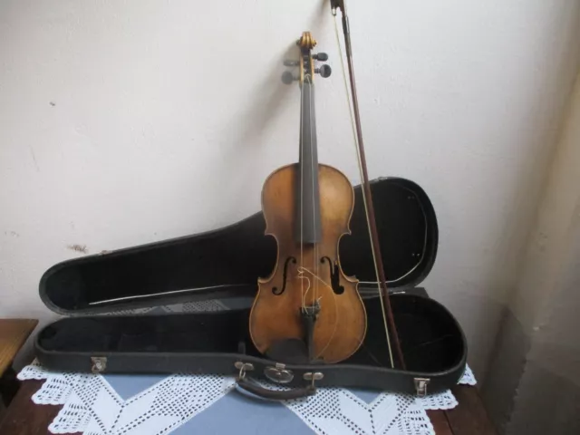 Ältere Geige Mit Bogen Und Geigenkasten