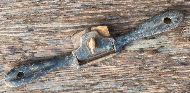 A Vintage Stanley Sweetheart No. 63 Curved Sole Spokeshave Carpenters Tool