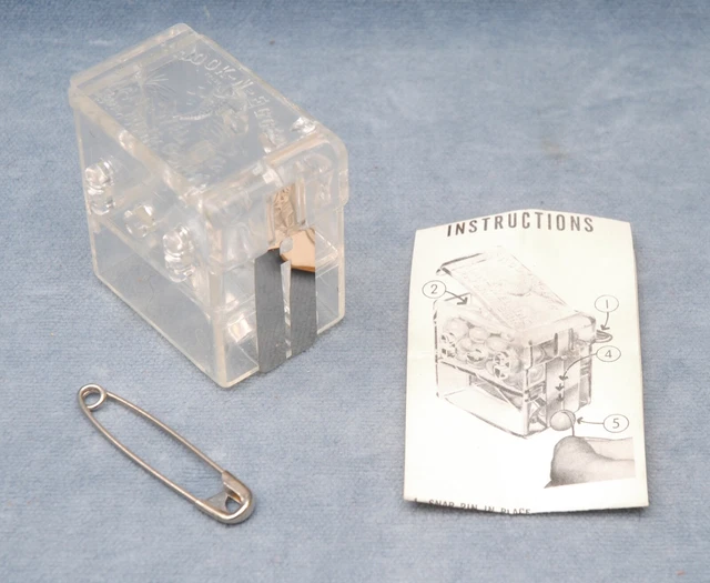 VINTAGE VESTMOUNTED HOOKNEGG Fishing Worm Dispenser With