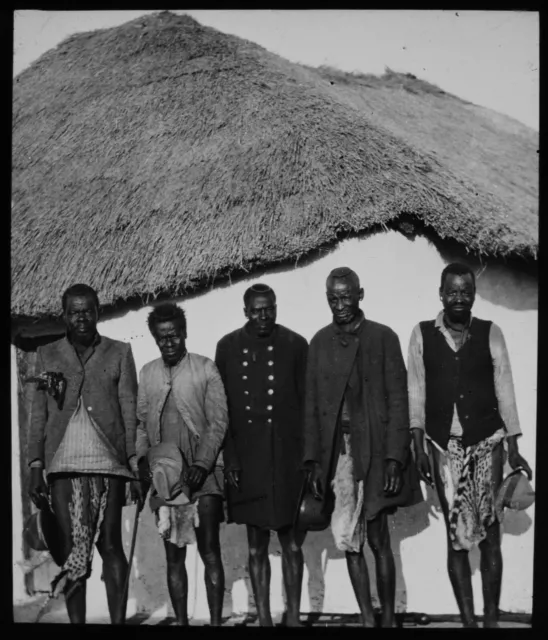 ANTIQUE Magic Lantern Slide MEN OUTSIDE A HUT C1910 PHOTO TANZANIA ? AFRICA