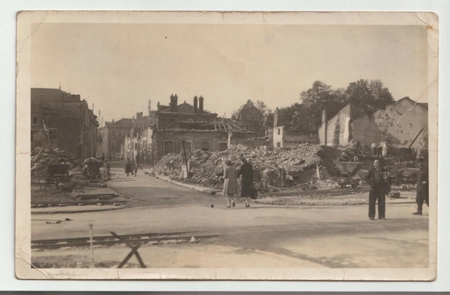 54 TOUL carte photo ruines de la rue Jeanne d'Arc vue depuis le point central