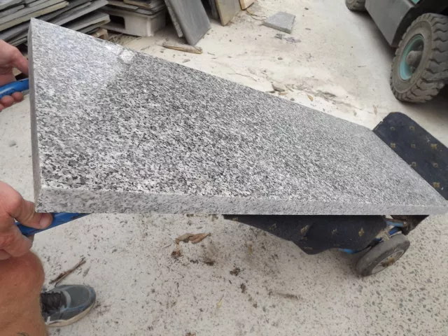 Granite small slab polished top 33mm thick 630x567mm 3
