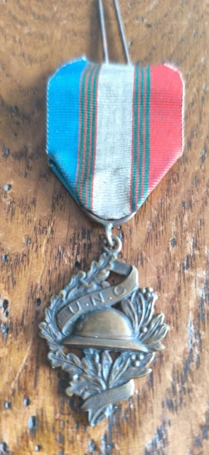 D24S* (REF7985) Médaille militaire du combattant guerre 1914 1918