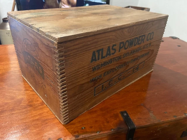 Atlas Powder Company Crate with Original Lid / Mining