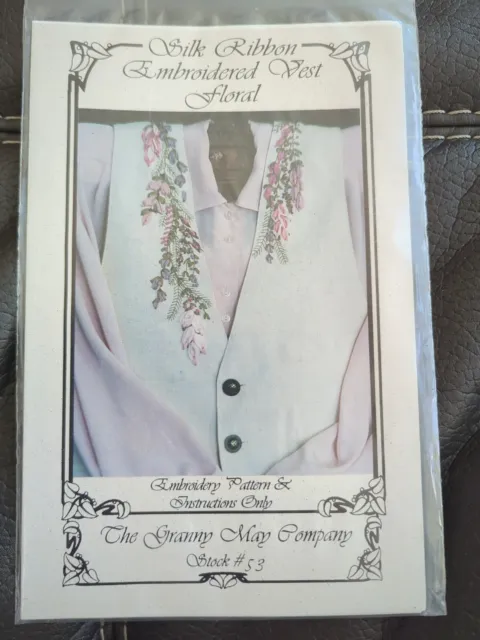 Chaleco bordado cinta de seda Granny May Company Karen Kieppe patrón floral 53