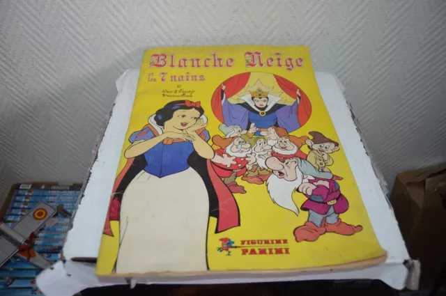 Album  Panini  Blanche Neige Et Les 7 Nains    Walt Disney Vintage 1983