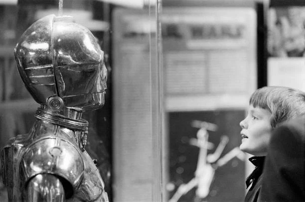 https://www.picclickimg.com/XVsAAOSwHiBkQ31M/Star-Wars-Exhibition-on-display-at-the-Science.webp
