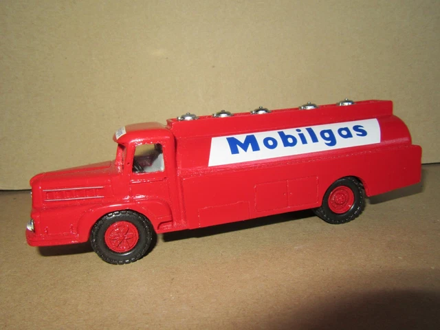 CAMION,TRUCK, WILLEME LC 610 fourgon bâché, Altaya Ixo 1/43, n° 13 EUR