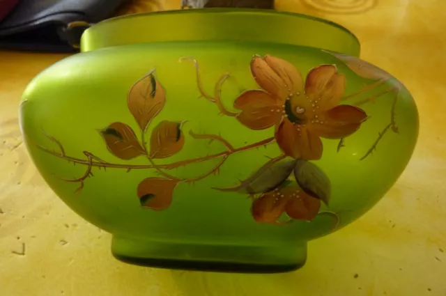 Ancien & Très beau vase jardinière en verre sablé a décor de fleurs