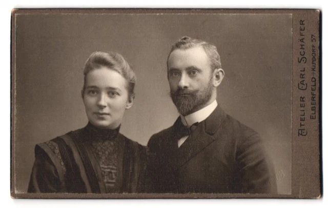 Fotografie Carl Schäfer, Elberfeld, Kipdorf 57, Portrait eines elegant gekleide