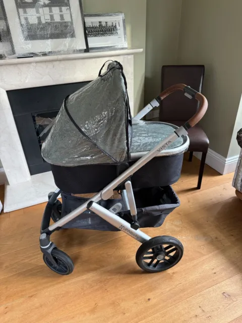 Uppababy Vista Stroller and Bassinet in Green, Read description, unused chassis 3