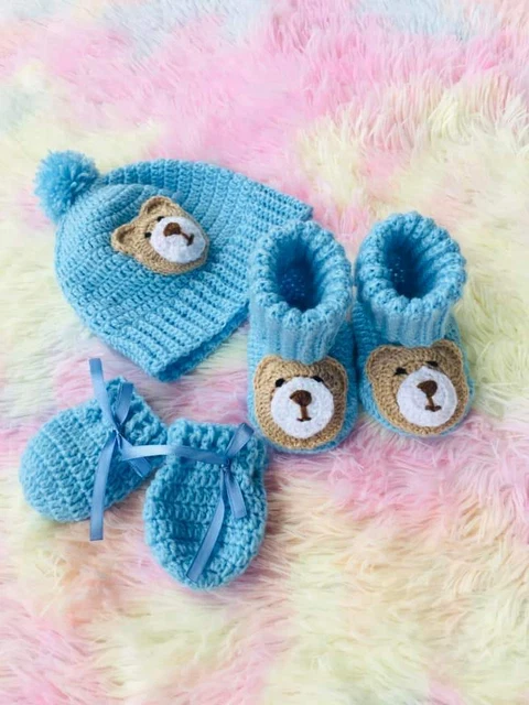 winter Crochet baby shoes and pack Handmade crochet Wool baby booties  slippers