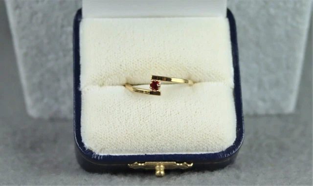 Vintage 1979 Avon Birthstone Accent Ring Austrian Glass Faux Ruby July Sz 8