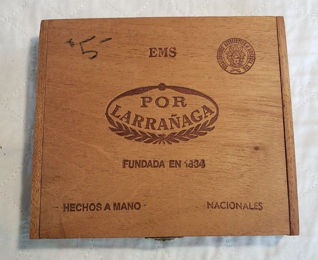 Wooden Cigar Box 'Por Larranaga Fabulosos' 7"x5"x1" Hinged Latch Dominican EMS