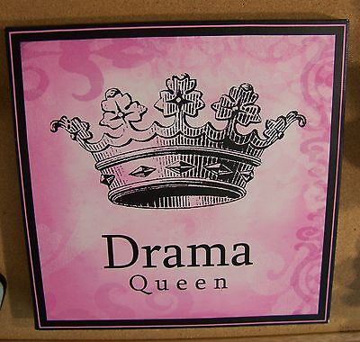 "Drama Queen diseño impreso rosa y negro estirado sobre marco aproximadamente 12"" x 12"