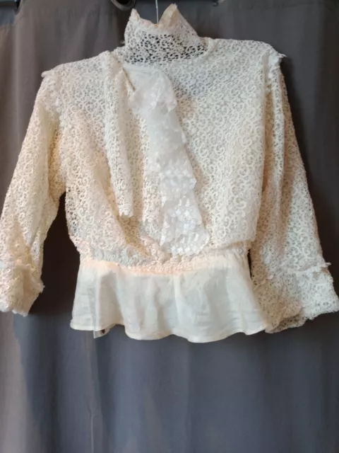 ancien haut de robe 1900 soie et coton , dentelle blanc / 187