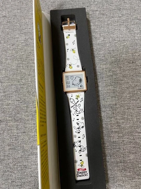 Seiko Epson Smart Canvas Snoopy Happy Dance! Digital E-ink Quartz Watch Japan
