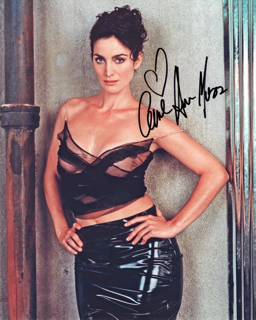 A fantastic 10x8 Autographed Photo of Carrie-Anne Moss & CoA