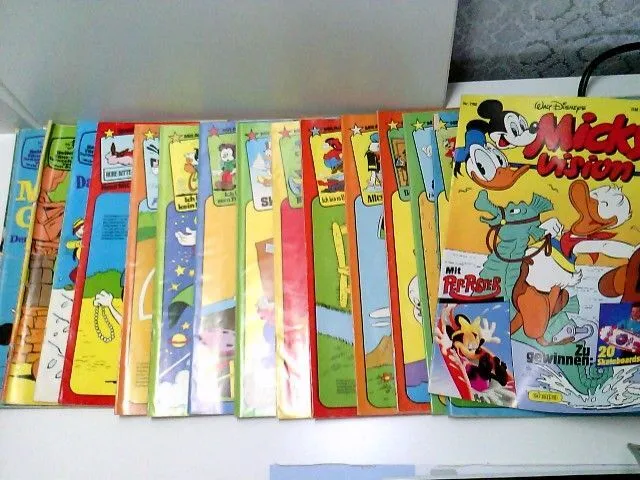 Konvolut bestehend aus 15 Heften, zum Thema: Mickyvision Disney, Walt und Dr. Er