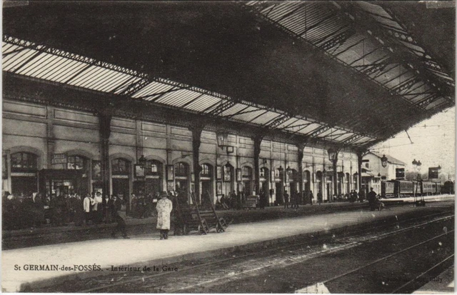 CPA SAINT-GERMAIN-des-FOSSES interior of the station (1220368)