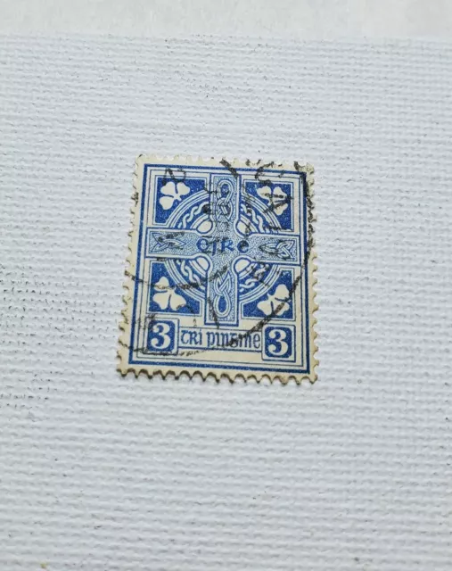 Ireland's Eire 3 Tri Pinsine Postage Stamp  05/212
