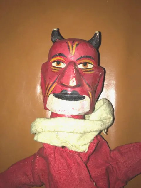 Masque for Sale avec l'œuvre « Masque de marionnette ventriloque