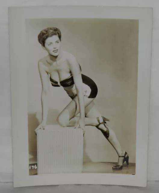 Original 1940s PINUP GIRL PHOTO Burlesque Dancer Sexy Brunette LADY in Swimsuit