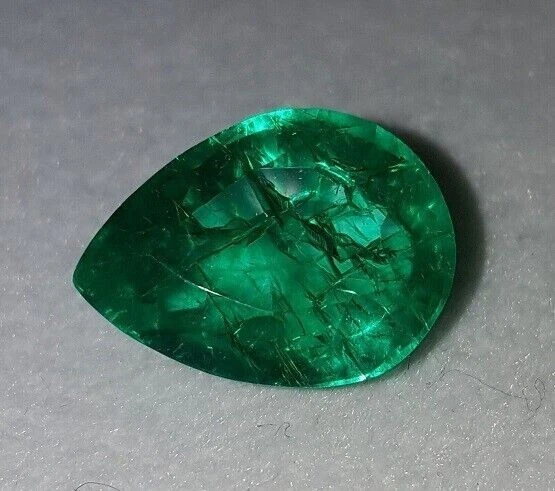 Émeraude Naturelle De Colombie 9.22 Carats - Certifiée GIL, Couleur Vert, Taille Excellente, Neuf Avec étiquettes